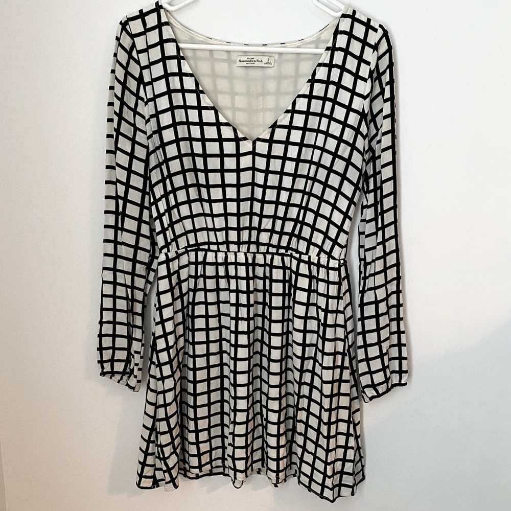 Abercrombie White and Black Grid Pattern V-Neck Long Sleeve A-Line Mini Dress